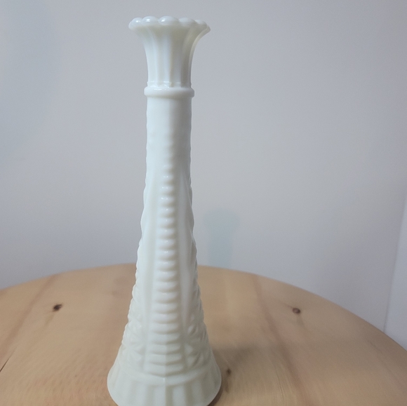 Milk Glass vase 9" - Picture 5 of 8